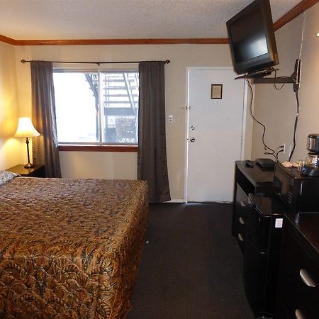 Travel Inn Ларами Екстериор снимка