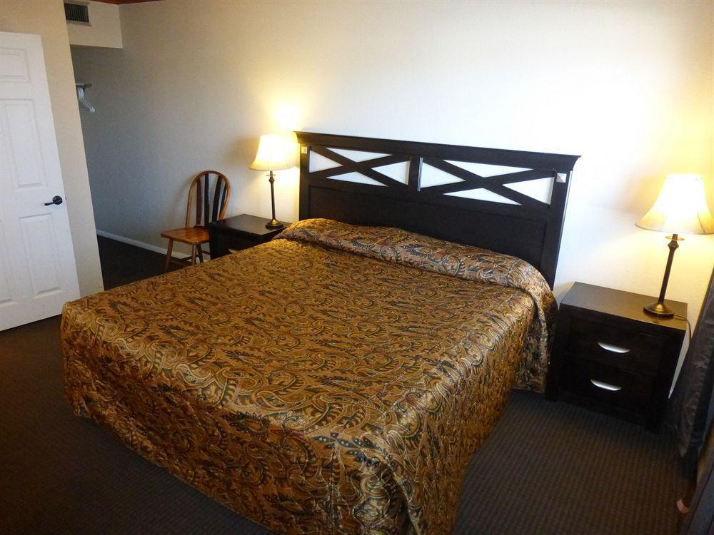 Travel Inn Ларами Екстериор снимка