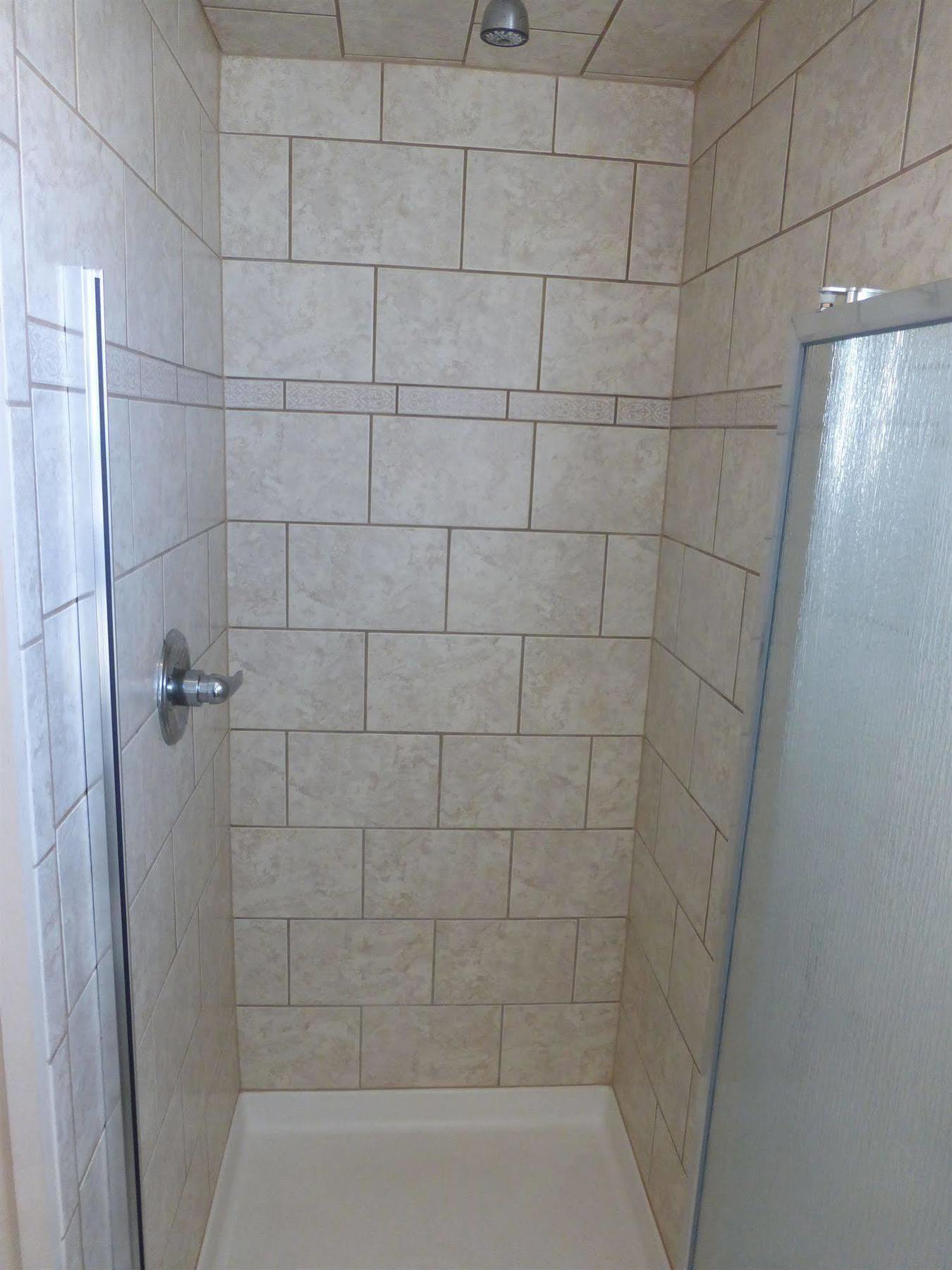 Travel Inn Ларами Екстериор снимка